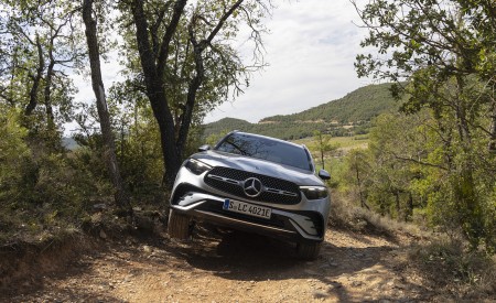 2023 Mercedes-Benz GLC 400e Plug-In Hybrid 4MATIC AMG Line (Color: High-Tech Silver) Off-Road Wallpapers 450x275 (54)