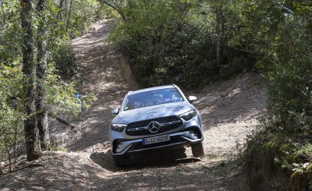 2023 Mercedes-Benz GLC 400e Plug-In Hybrid 4MATIC AMG Line (Color: High-Tech Silver) Off-Road Wallpapers 450x275 (46)