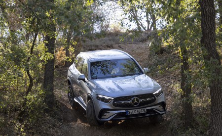 2023 Mercedes-Benz GLC 400e Plug-In Hybrid 4MATIC AMG Line (Color: High-Tech Silver) Off-Road Wallpapers 450x275 (45)