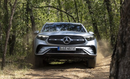 2023 Mercedes-Benz GLC 400e Plug-In Hybrid 4MATIC AMG Line (Color: High-Tech Silver) Off-Road Wallpapers 450x275 (51)