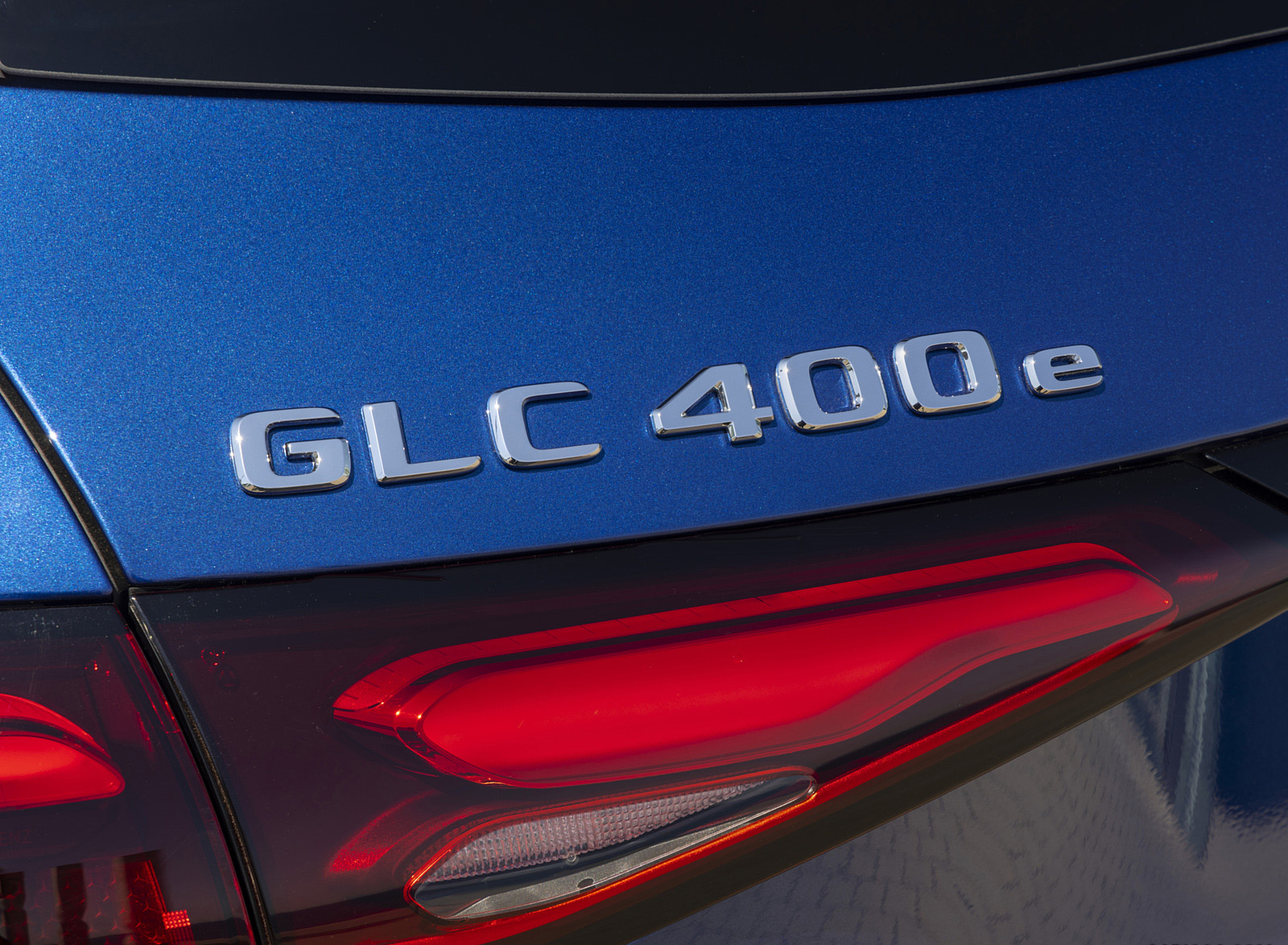 2023 Mercedes-Benz GLC 400e Plug-In Hybrid 4MATIC AMG Line (Color: Spectral Blue) Badge Wallpapers #26 of 61