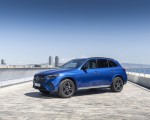 2023 Mercedes-Benz GLC 400e Plug-In Hybrid 4MATIC AMG Line (Color: Spectral Blue) Front Three-Quarter Wallpapers 150x120 (9)