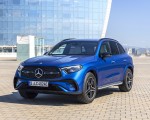 2023 Mercedes-Benz GLC 400e Plug-In Hybrid 4MATIC AMG Line (Color: Spectral Blue) Front Three-Quarter Wallpapers 150x120 (12)