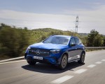 2023 Mercedes-Benz GLC 400e Plug-In Hybrid 4MATIC AMG Line (Color: Spectral Blue) Front Three-Quarter Wallpapers 150x120 (1)