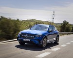 2023 Mercedes-Benz GLC 400e Plug-In Hybrid 4MATIC AMG Line (Color: Spectral Blue) Front Three-Quarter Wallpapers 150x120