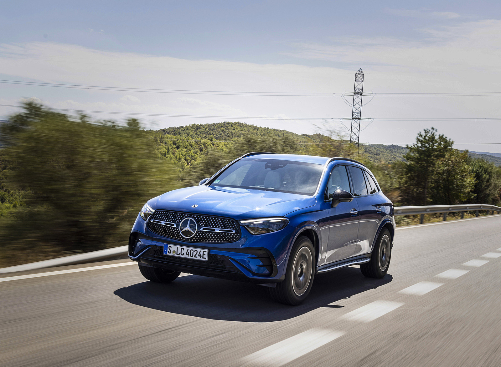 2023 Mercedes-Benz GLC 400e Plug-In Hybrid 4MATIC AMG Line (Color: Spectral Blue) Front Three-Quarter Wallpapers (1)