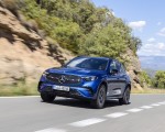 2023 Mercedes-Benz GLC 400e Plug-In Hybrid 4MATIC AMG Line (Color: Spectral Blue) Front Three-Quarter Wallpapers 150x120 (2)