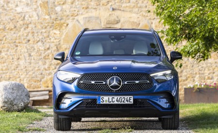 2023 Mercedes-Benz GLC 400e Plug-In Hybrid 4MATIC AMG Line (Color: Spectral Blue) Front Wallpapers 450x275 (21)