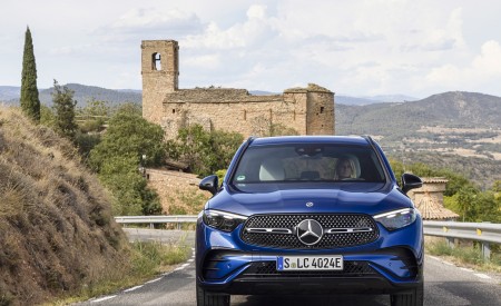2023 Mercedes-Benz GLC 400e Plug-In Hybrid 4MATIC AMG Line (Color: Spectral Blue) Front Wallpapers 450x275 (8)