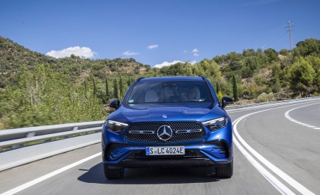 2023 Mercedes-Benz GLC 400e Plug-In Hybrid 4MATIC AMG Line (Color: Spectral Blue) Front Wallpapers 450x275 (4)