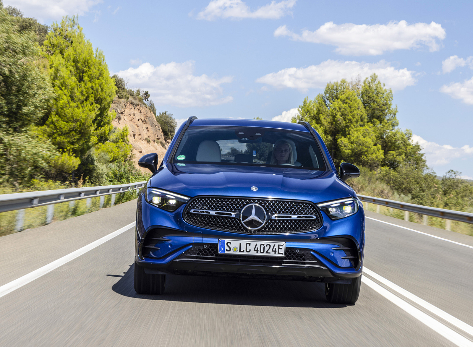 2023 Mercedes-Benz GLC 400e Plug-In Hybrid 4MATIC AMG Line (Color: Spectral Blue) Front Wallpapers (3)