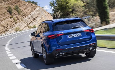2023 Mercedes-Benz GLC 400e Plug-In Hybrid 4MATIC AMG Line (Color: Spectral Blue) Rear Three-Quarter Wallpapers 450x275 (5)