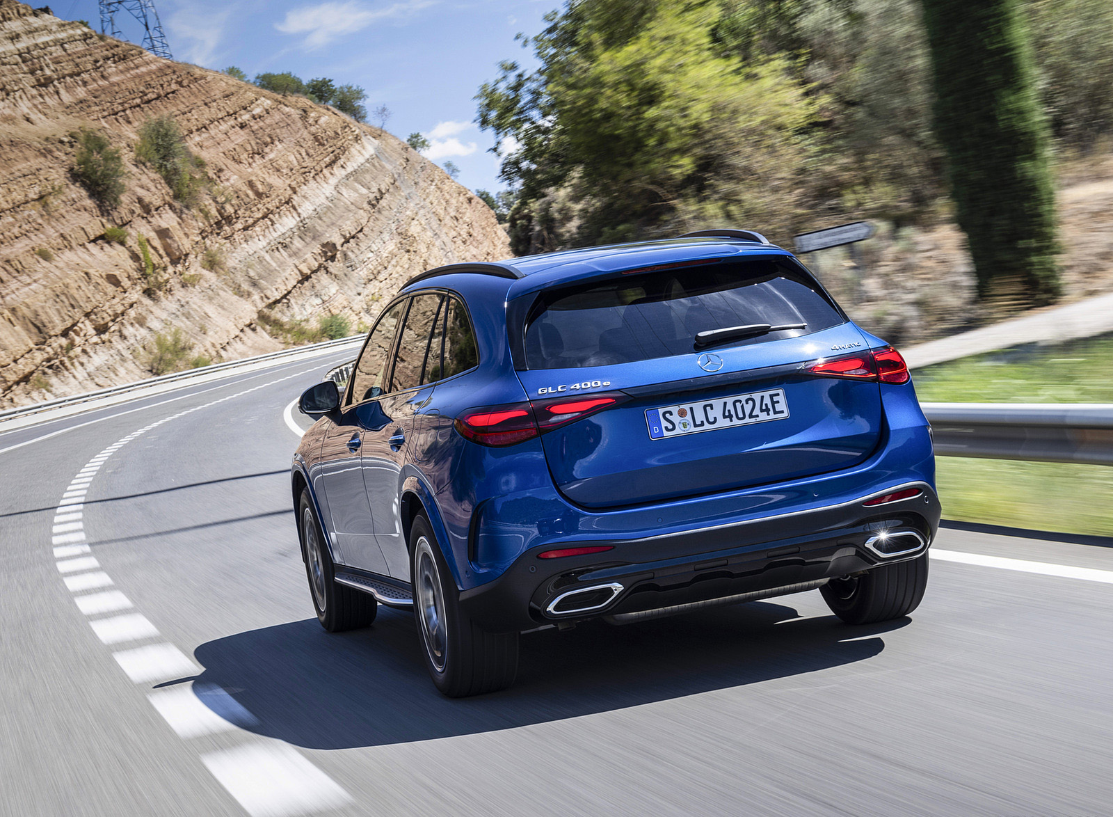2023 Mercedes-Benz GLC 400e Plug-In Hybrid 4MATIC AMG Line (Color: Spectral Blue) Rear Three-Quarter Wallpapers (5)