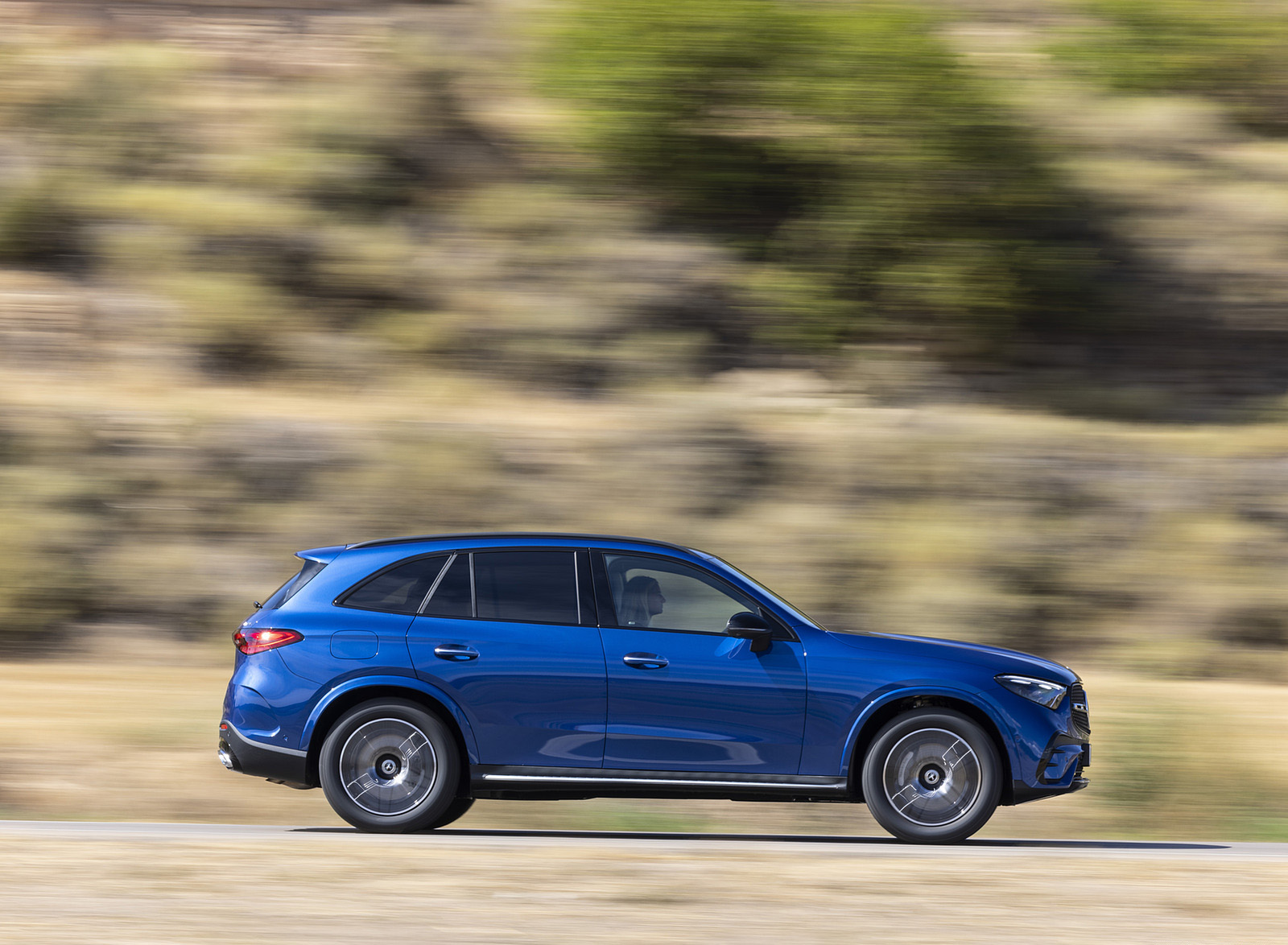 2023 Mercedes-Benz GLC 400e Plug-In Hybrid 4MATIC AMG Line (Color: Spectral Blue) Side Wallpapers (6)