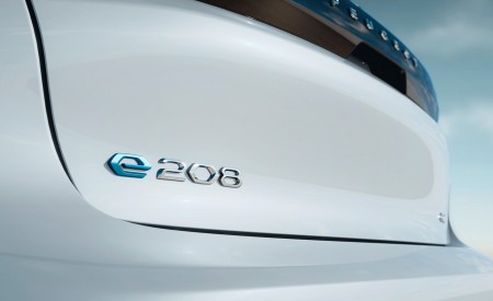 2023 Peugeot e-208 Badge Wallpapers 450x275 (6)