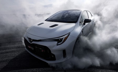 2023 Toyota GR Corolla Circuit Edition Front Three-Quarter Wallpapers 450x275 (4)
