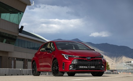 2023 Toyota GR Corolla Core (Color: Supersonic Red) Front Three-Quarter Wallpapers 450x275 (47)