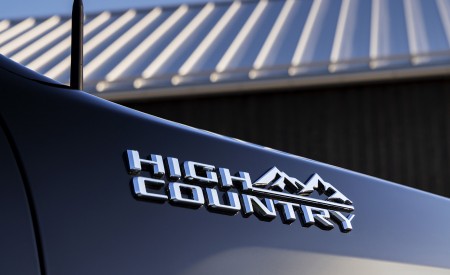 2024 Chevrolet Silverado 2500HD High Country Badge Wallpapers  450x275 (12)
