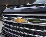 2024 Chevrolet Silverado 2500HD High Country Grille Wallpapers 150x120 (10)
