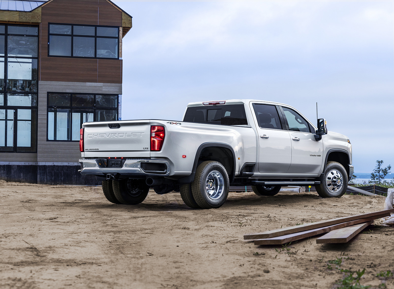 2024 Chevrolet Silverado HD 3500HD LTZ Dually Rear Three-Quarter Wallpapers #2 of 18