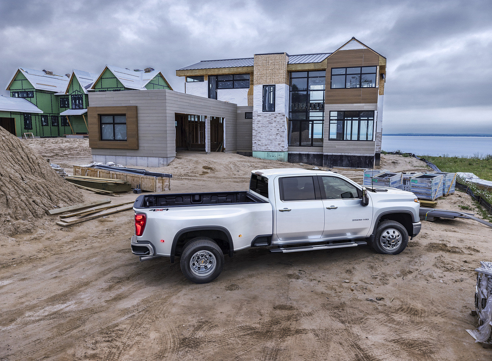 2024 Chevrolet Silverado HD 3500HD LTZ Dually Rear Three-Quarter Wallpapers (3)