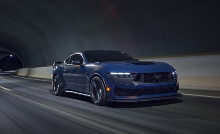 2024 Ford Mustang Dark Horse Front Three-Quarter Wallpapers 450x275 (1)