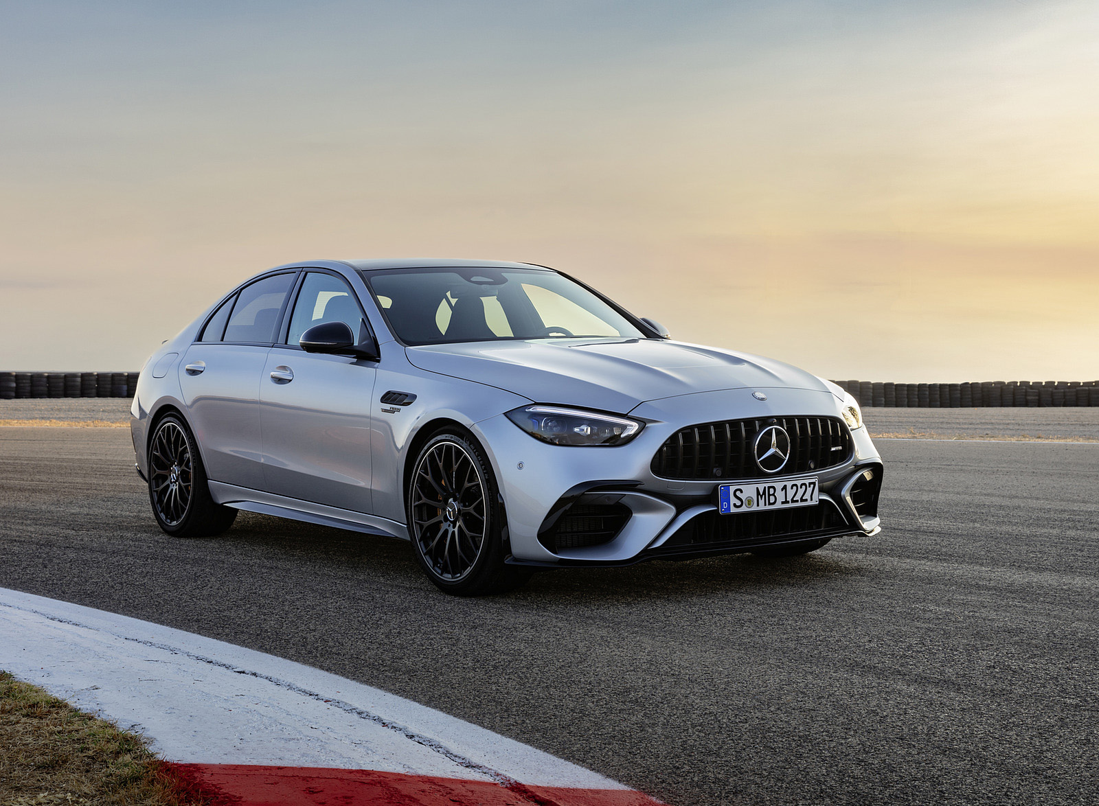 2023 Mercedes-AMG C 63 S E Performance Sedan (Color: High Tech Silver) Front Three-Quarter Wallpapers #12 of 28