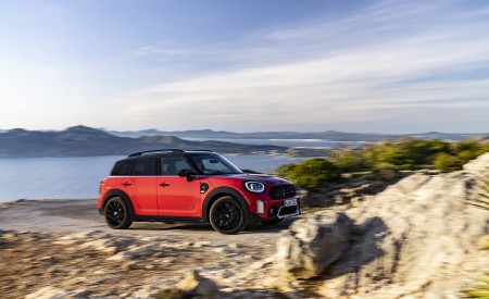 2022 Mini Cooper SD Countryman ALL4 Front Three-Quarter Wallpapers 450x275 (16)