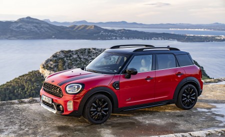 2022 Mini Cooper SD Countryman ALL4 Front Three-Quarter Wallpapers 450x275 (26)