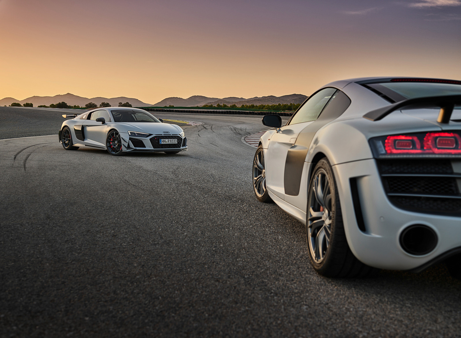 2023 Audi R8 Coupe V10 GT RWD (Color: Suzuka Grey) Front Three-Quarter Wallpapers #74 of 131