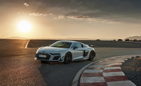 2023 Audi R8 Coupe V10 GT RWD (Color: Suzuka Grey) Front Three-Quarter Wallpapers 450x275 (94)