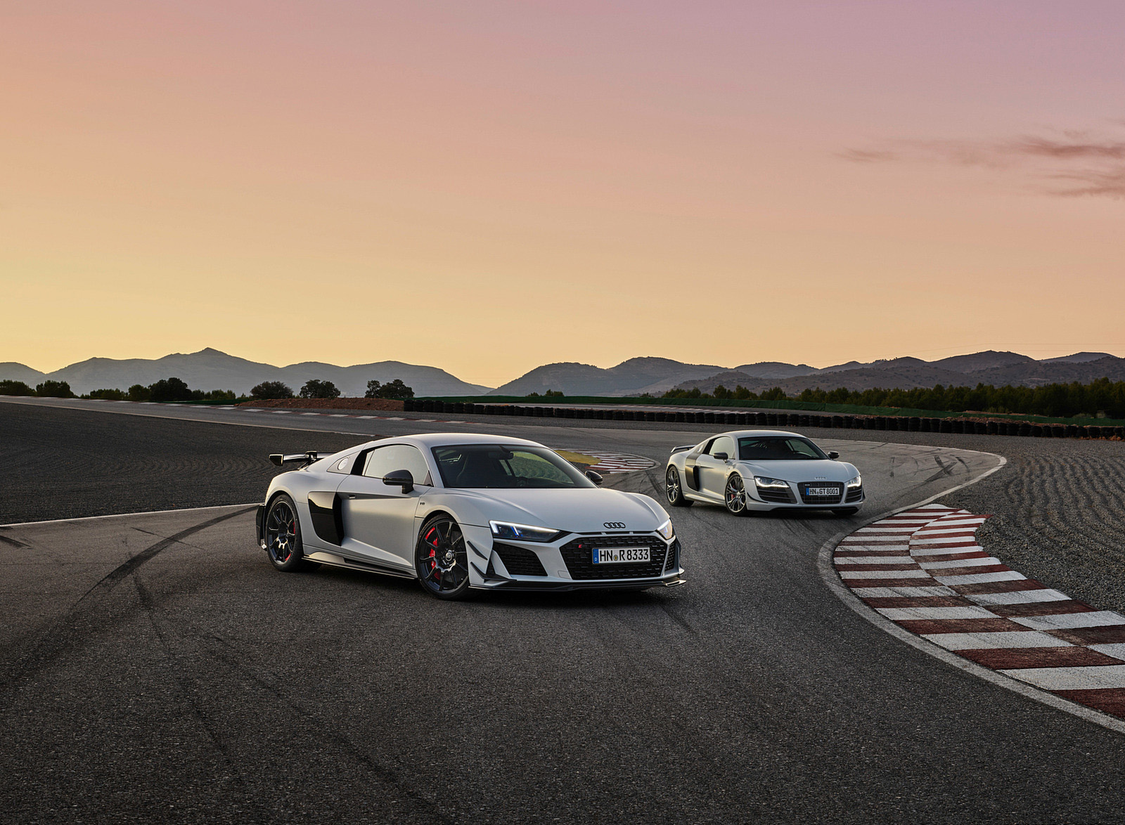 2023 Audi R8 Coupe V10 GT RWD (Color: Suzuka Grey) Front Three-Quarter Wallpapers #70 of 131