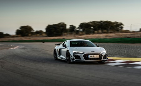2023 Audi R8 Coupe V10 GT RWD (Color: Suzuka Grey) Front Three-Quarter Wallpapers 450x275 (13)