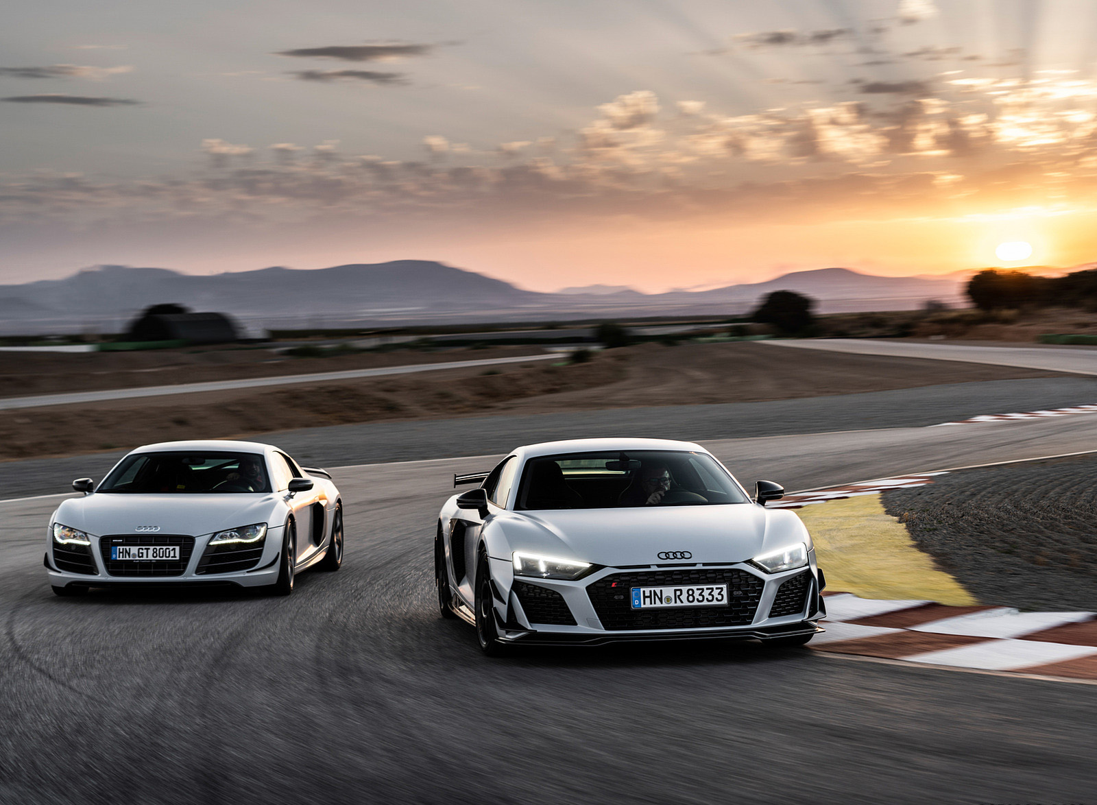 2023 Audi R8 Coupe V10 GT RWD (Color: Suzuka Grey) Front Wallpapers #44 of 131