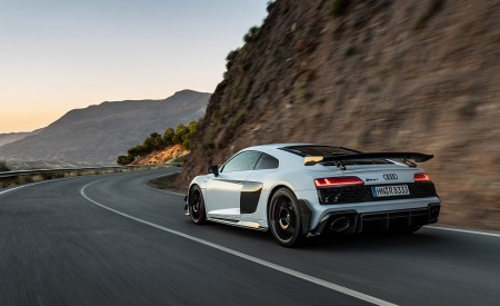 2023 Audi R8 Coupe V10 GT RWD (Color: Suzuka Grey) Rear Three-Quarter Wallpapers 450x275 (28)