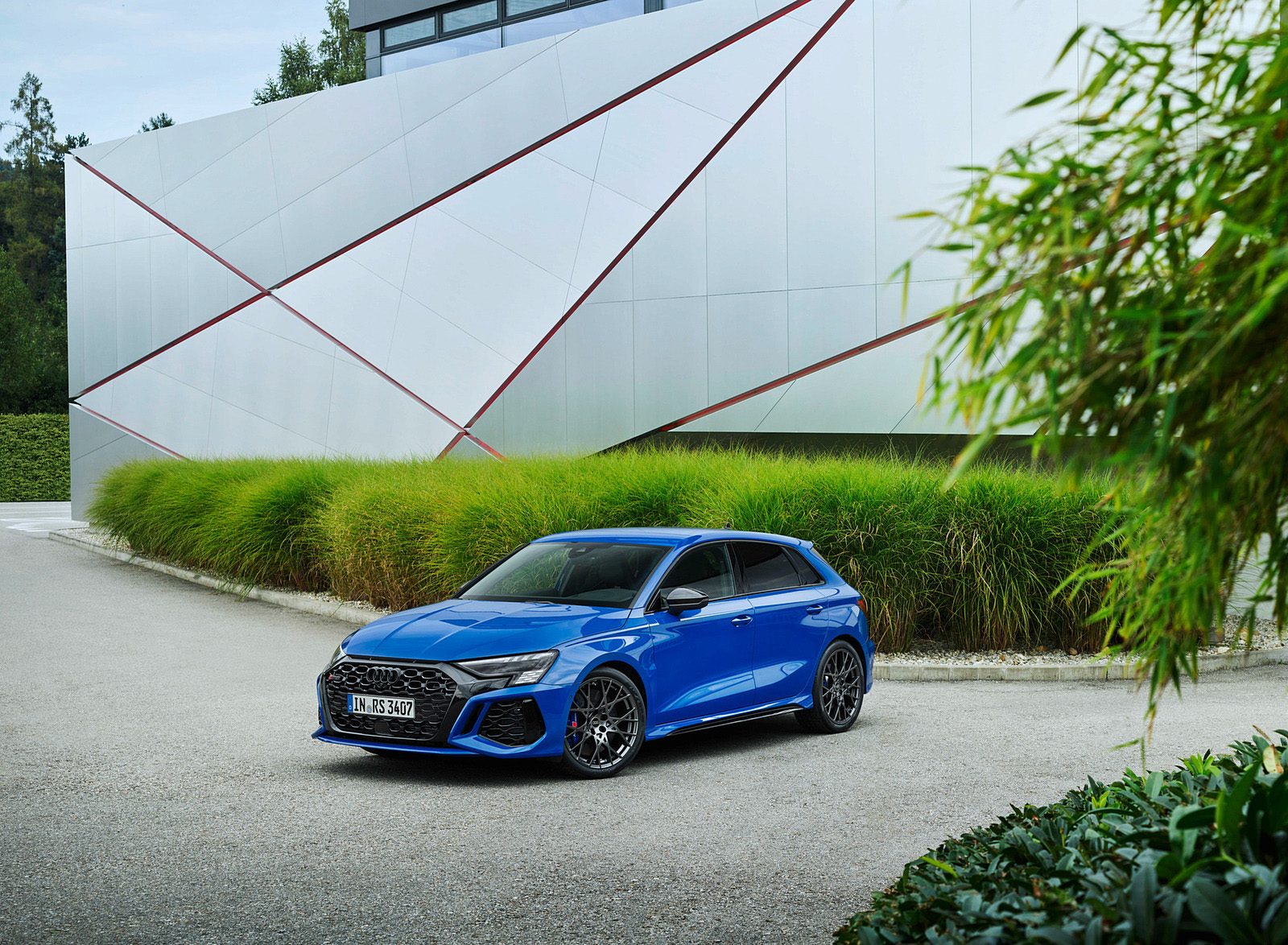 2023 Audi RS 3 Sportback Performance Edition (Color: Nogaro Blue Pearl Effect) Front Three-Quarter Wallpapers #77 of 124