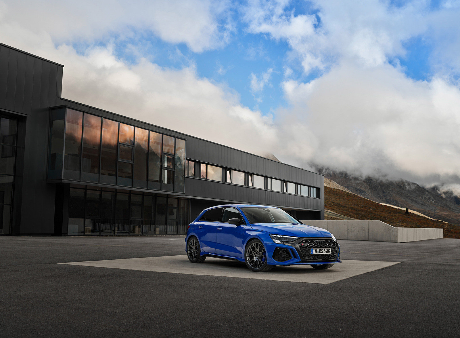 2023 Audi RS 3 Sportback Performance Edition (Color: Nogaro Blue Pearl Effect) Front Three-Quarter Wallpapers #68 of 124