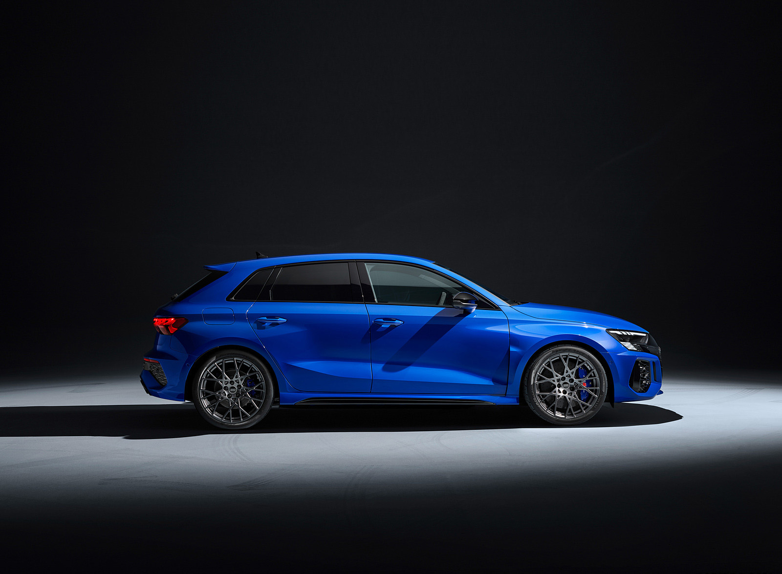 2023 Audi RS 3 Sportback Performance Edition (Color: Nogaro Blue Pearl Effect) Side Wallpapers #91 of 124