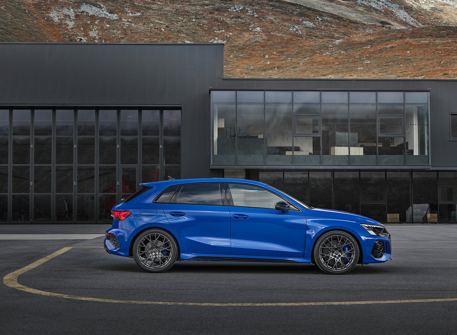 2023 Audi RS 3 Sportback Performance Edition (Color: Nogaro Blue Pearl Effect) Side Wallpapers #73 of 124