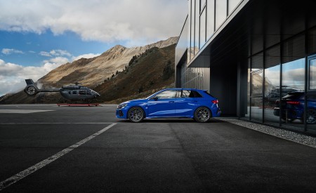 2023 Audi RS 3 Sportback Performance Edition (Color: Nogaro Blue Pearl Effect) Side Wallpapers 450x275 (70)