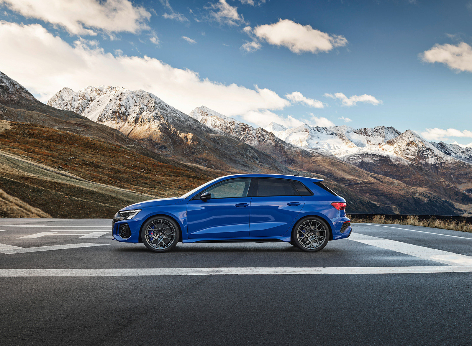 2023 Audi RS 3 Sportback Performance Edition (Color: Nogaro Blue Pearl Effect) Side Wallpapers #60 of 124