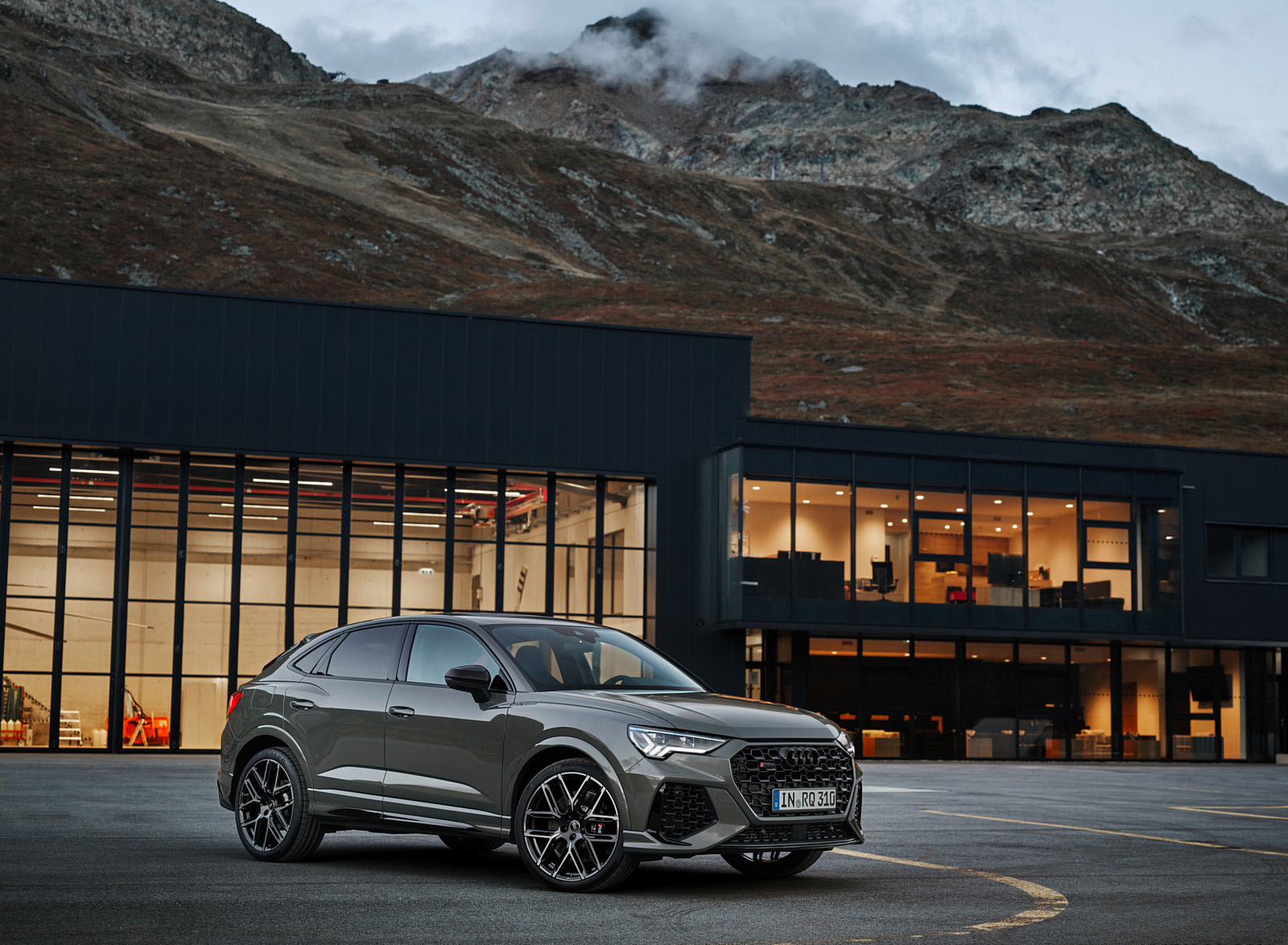 2023 Audi RS Q3 Sportback 10 Years Edition (Color: Chronos Grey Matallic) Front Three-Quarter Wallpapers #45 of 72
