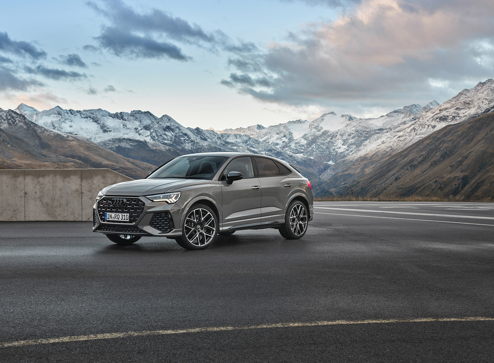 2023 Audi RS Q3 Sportback 10 Years Edition (Color: Chronos Grey Matallic) Front Three-Quarter Wallpapers #29 of 72