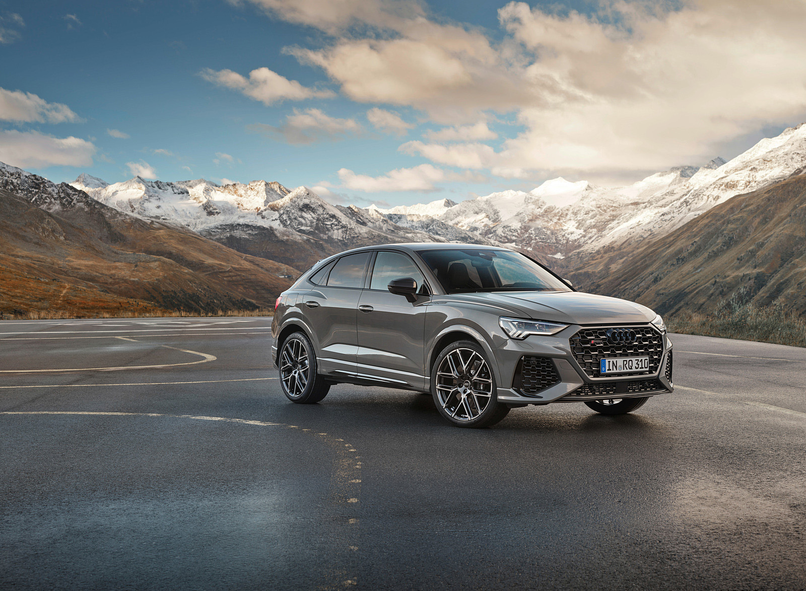 2023 Audi RS Q3 Sportback 10 Years Edition (Color: Chronos Grey Matallic) Front Three-Quarter Wallpapers #31 of 72