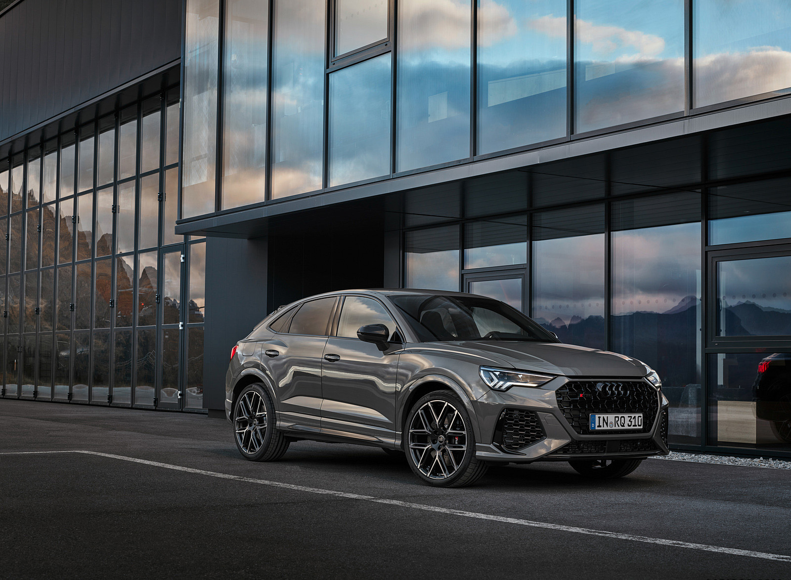 2023 Audi RS Q3 Sportback 10 Years Edition (Color: Chronos Grey Matallic) Front Three-Quarter Wallpapers #43 of 72