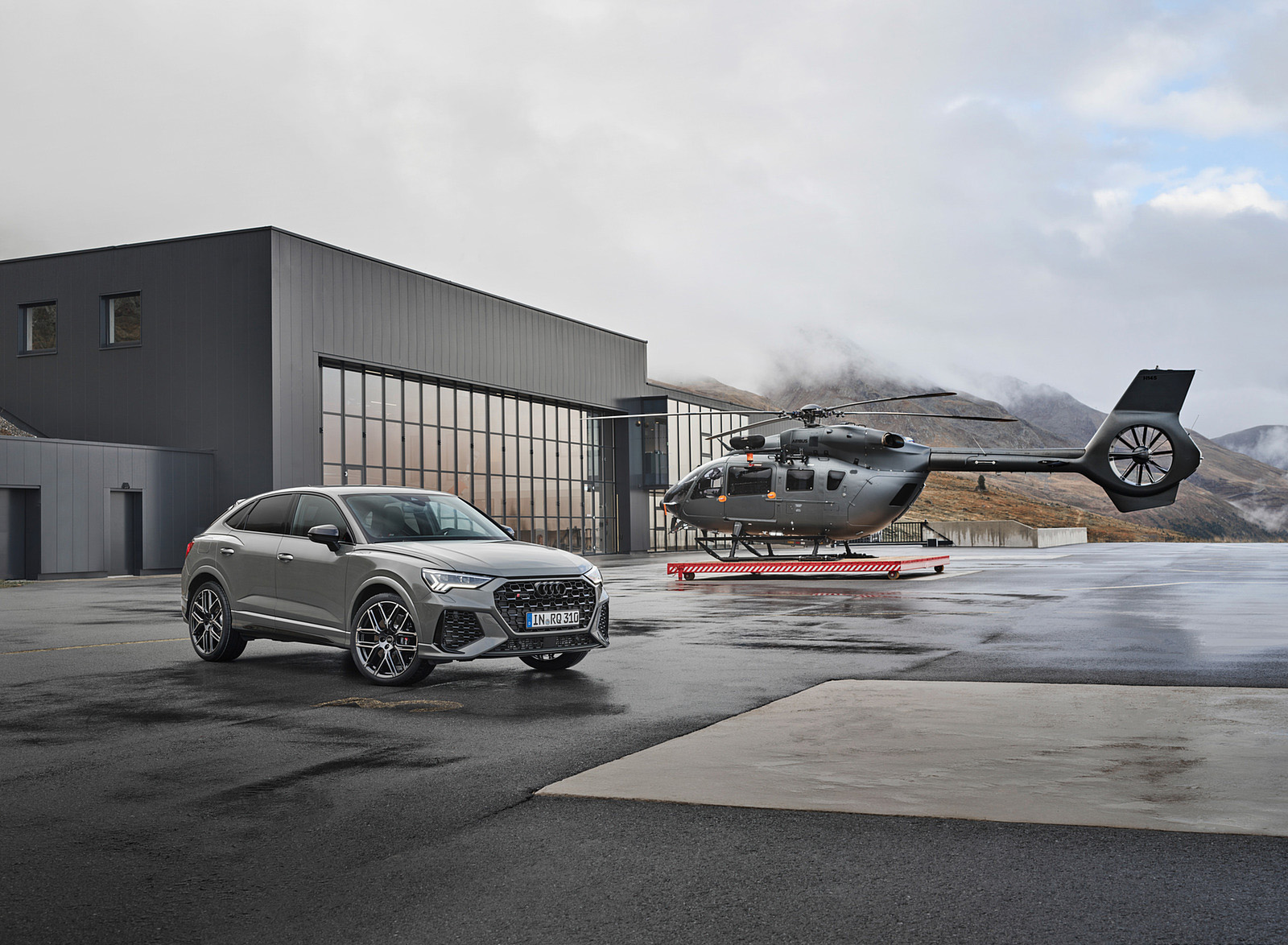2023 Audi RS Q3 Sportback 10 Years Edition (Color: Chronos Grey Matallic) Front Three-Quarter Wallpapers #35 of 72