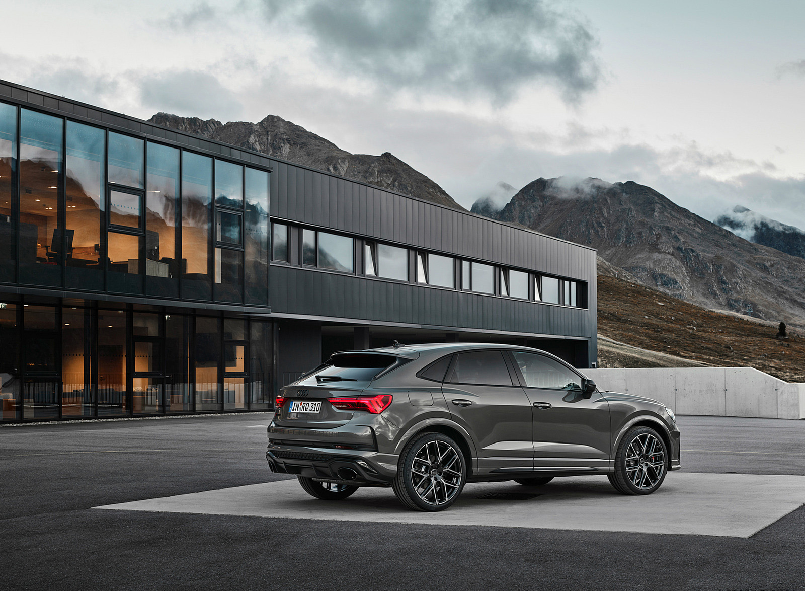 2023 Audi RS Q3 Sportback 10 Years Edition (Color: Chronos Grey Matallic) Rear Three-Quarter Wallpapers #41 of 72