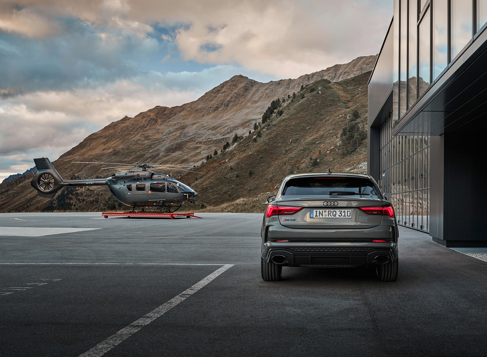 2023 Audi RS Q3 Sportback 10 Years Edition (Color: Chronos Grey Matallic) Rear Wallpapers #38 of 72