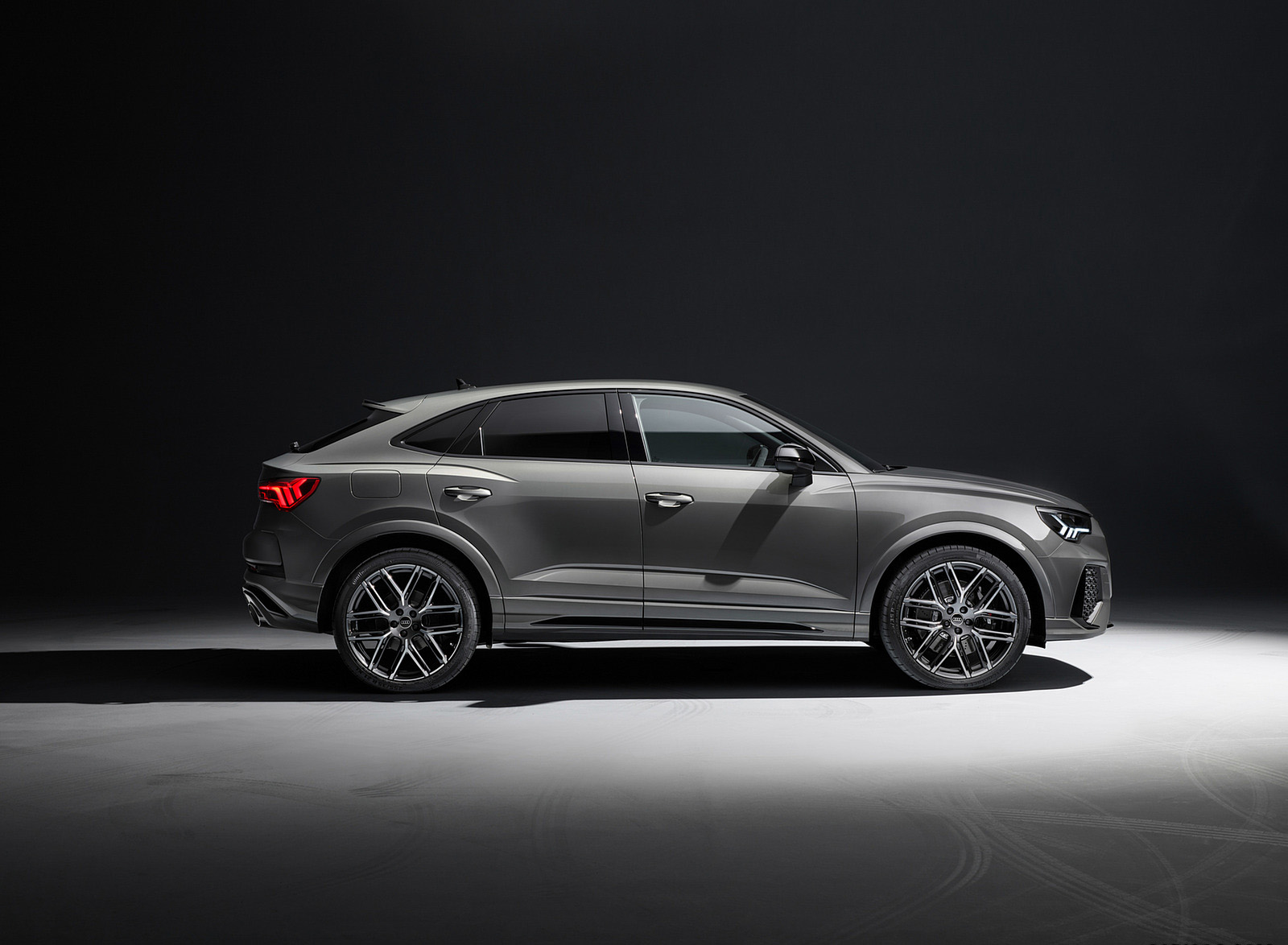 2023 Audi RS Q3 Sportback 10 Years Edition (Color: Chronos Grey Matallic) Side Wallpapers #57 of 72