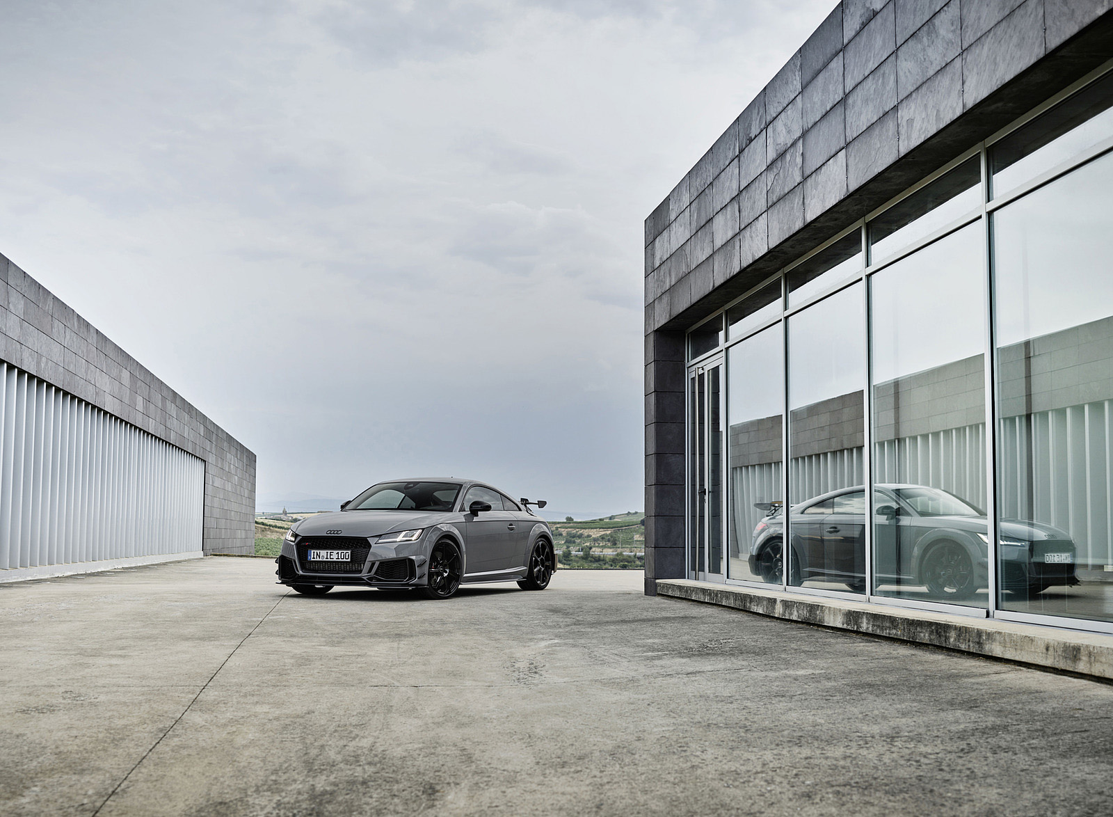 2023 Audi TT RS Coupé Iconic Edition (Color: Nardo Grey) Front Three-Quarter Wallpapers #66 of 105